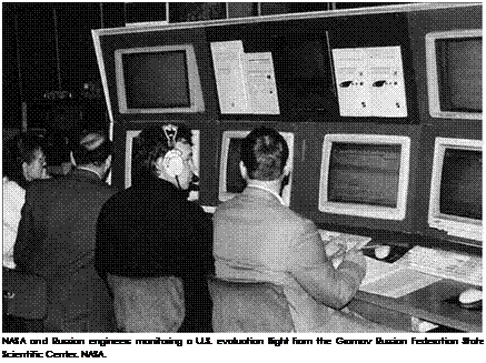 Подпись: NASA and Russian engineers monitoring a U.S. evaluation flight from the Gromov Russian Federation State Scientific Center. NASA. 