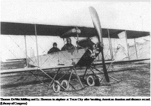 Подпись: Thomas DeWitt Milling and Lt. Sherman in airplane at Texas City after breaking American duration and distance record. (Library of Congress) 