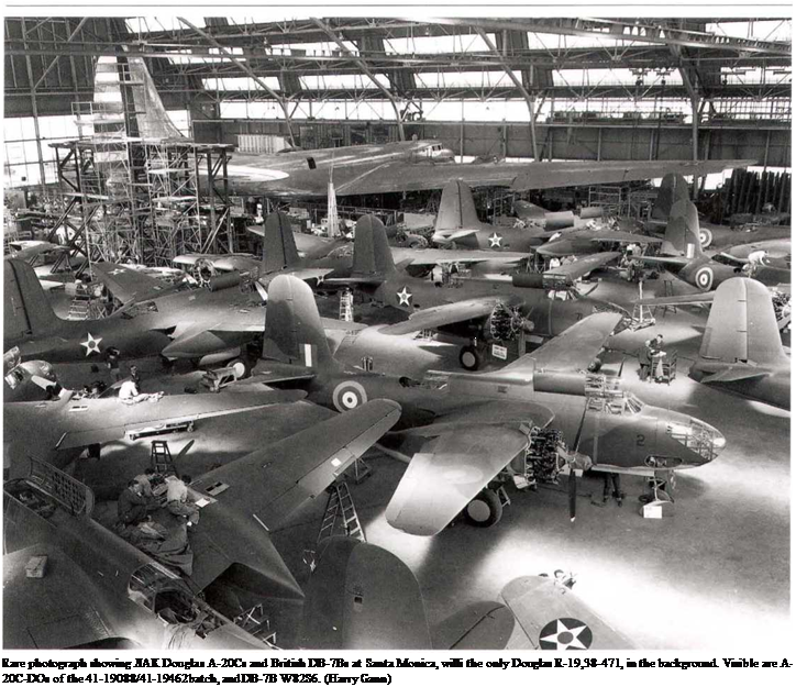 Подпись: Rare photograph showing ЛАК Douglas A-20Cs and British DB-7Bs at Santa Monica, willi the only Douglas R-19,38-471, in the background. Visible are A-20C-DOs of the 41-19088/41-19462 batch, and DB-7B W82S6. (Harry Gann) 