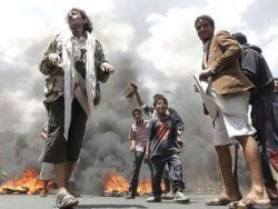 Planes of Saudi Arabia destroyed by bombing the capital of Yemen